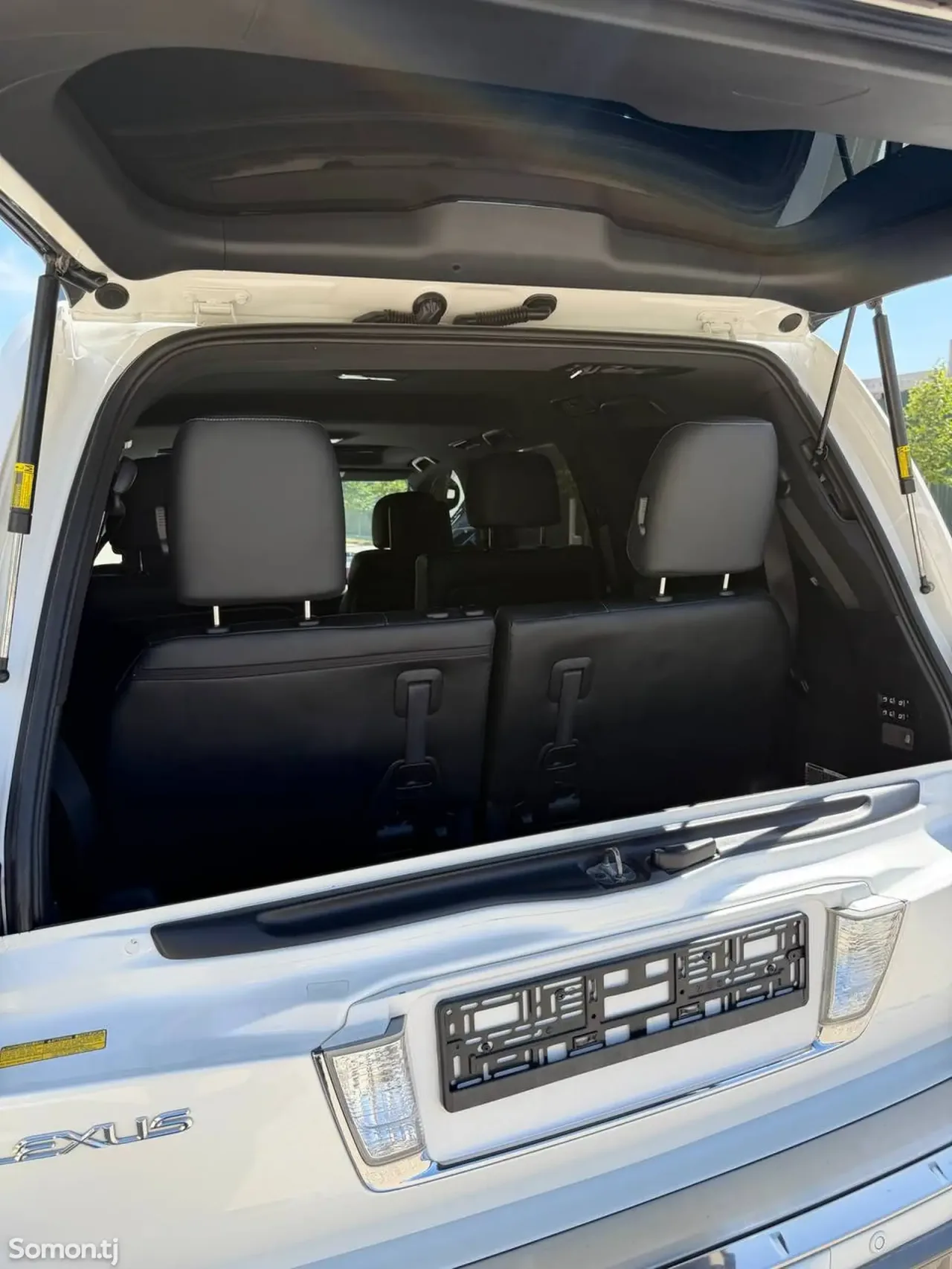 Lexus LX series 2015 · 5.7 AT
