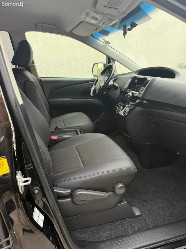 Toyota Estima 2014 · 2.4 AT