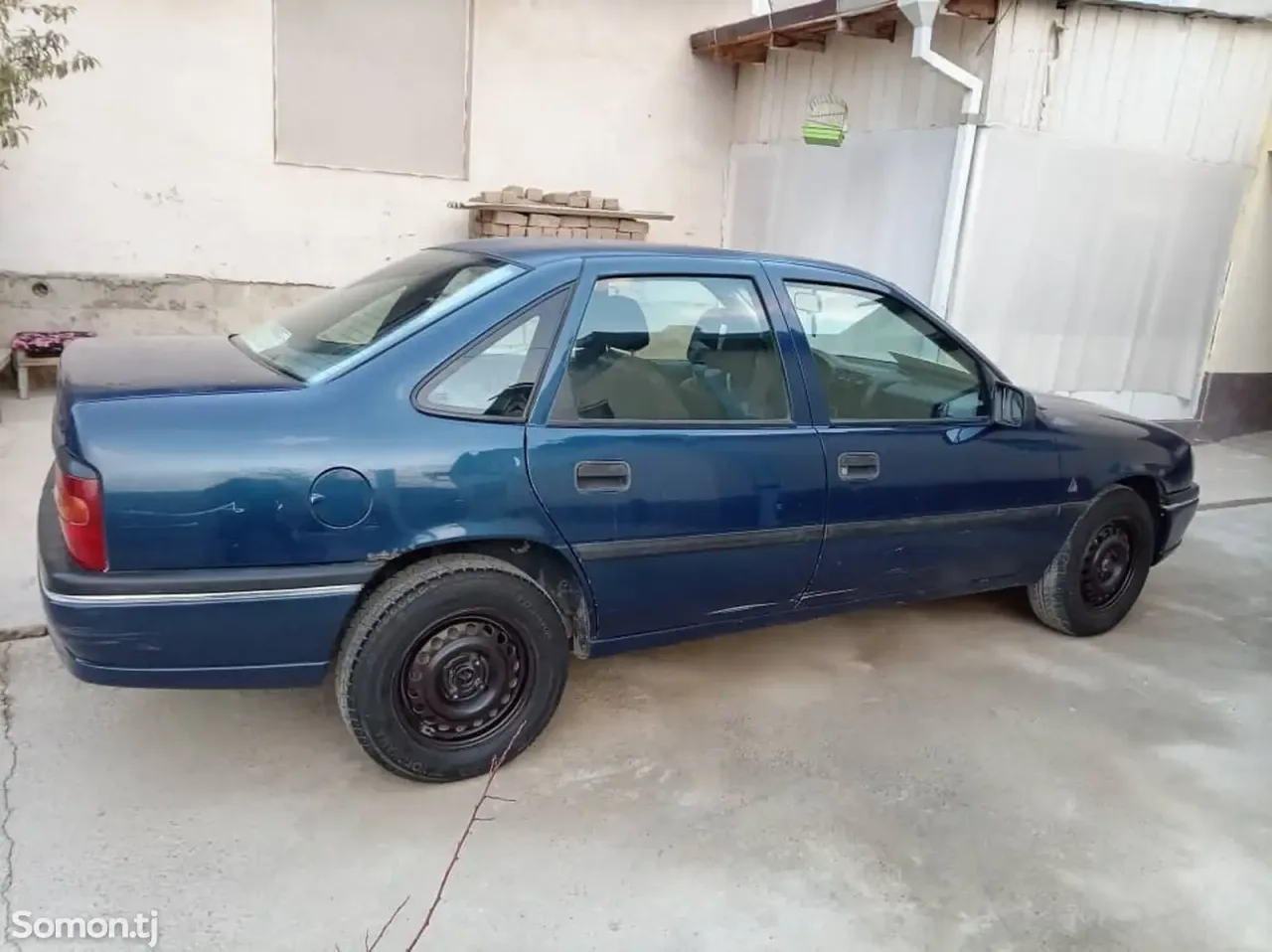 Opel Vectra A 1994 · 1.6 MT