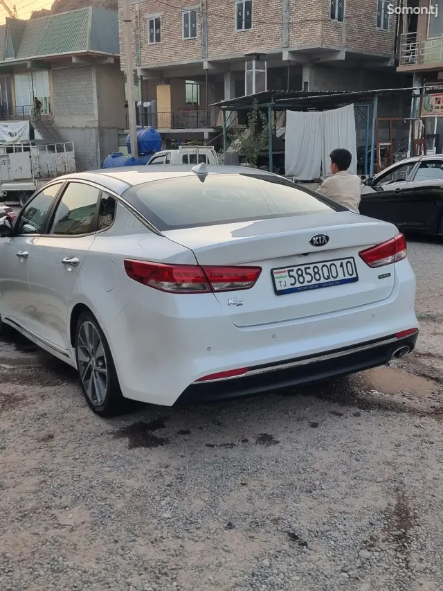 Kia K5 2016 · 2.0 AT