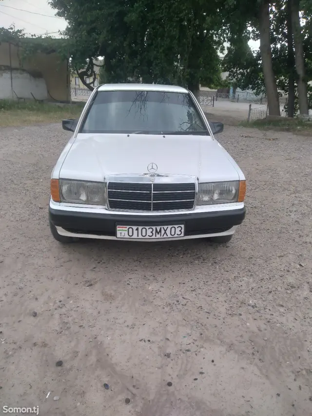 Mercedes-Benz W201 1991 · 2.2 MT