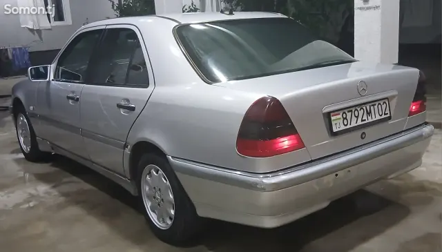 Mercedes-Benz C class 2000 · 2.0 MT