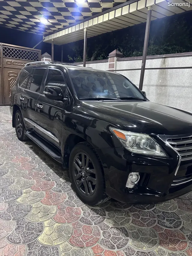 Lexus LX series 2015 · 5.7 AT