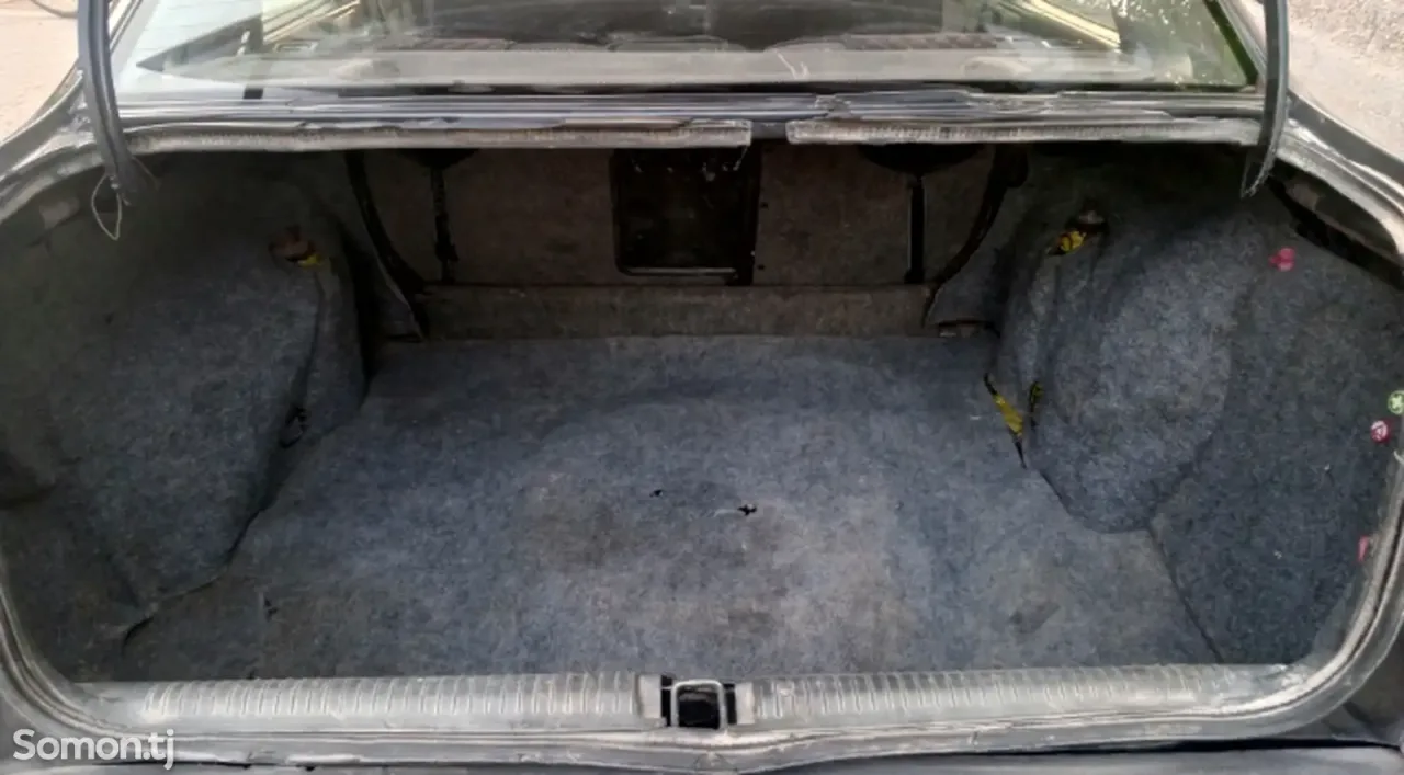 Opel Vectra A 1994 · 1.6 MT