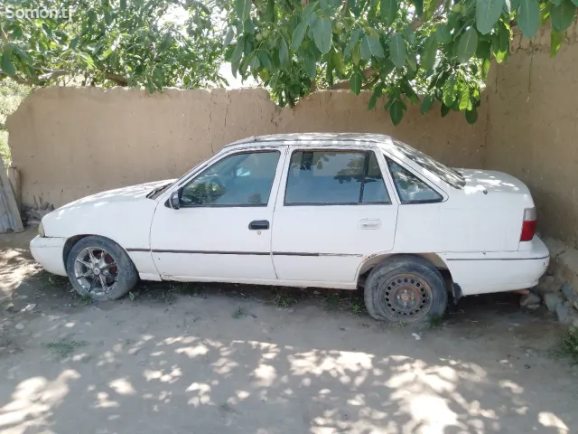 Daewoo Nexia 1995 · 1.6 MT