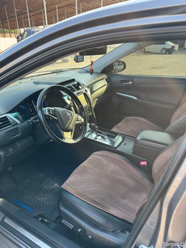 Toyota Camry 2015 · 2.5 AT