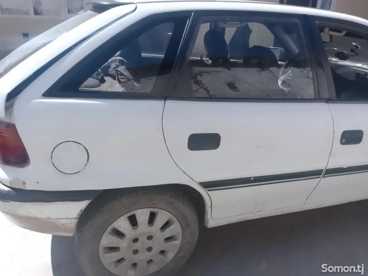 Opel Astra F 1993 · 1.6 MT