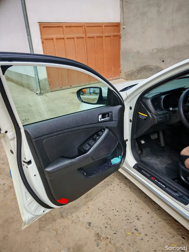 Kia K5 2015 · 2.0 AT