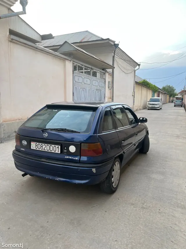 Opel Astra F 1995 · 1.6 MT