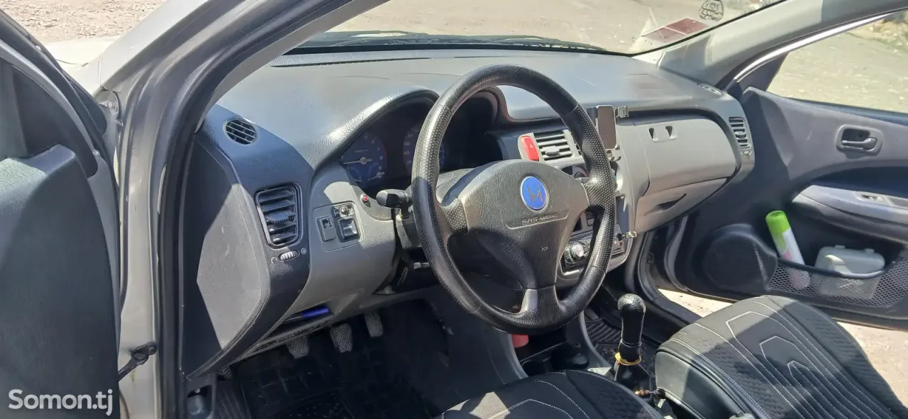 Honda HR-V 2001 · 1.6 MT