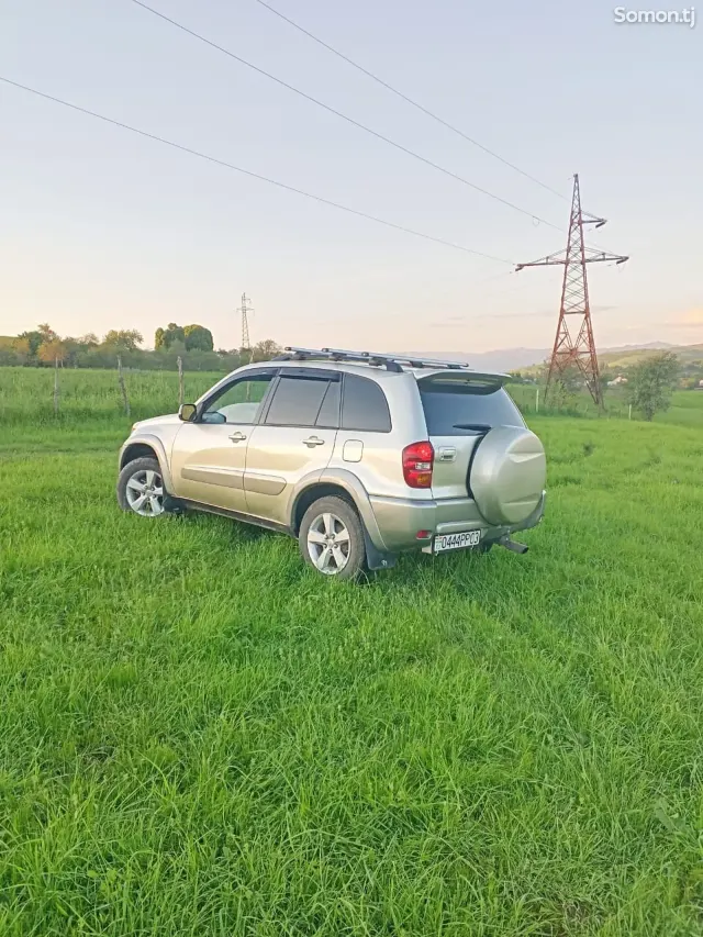 Toyota RAV 4 2004 · 2.4 AT