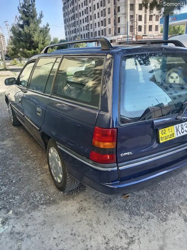 Opel Astra F 1998 · 1.6 MT