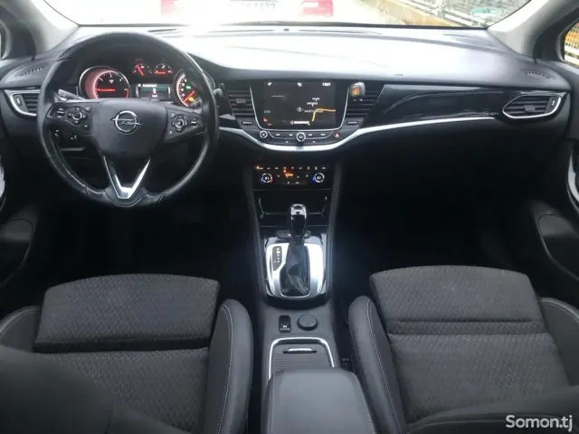 Opel Astra K 2017 · 1.6 AT