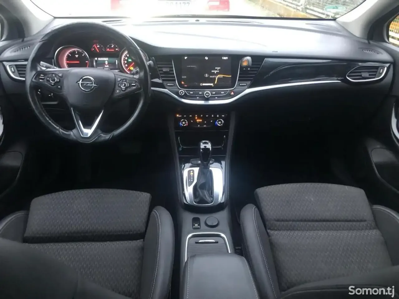 Opel Astra K 2017 · 1.6 AT