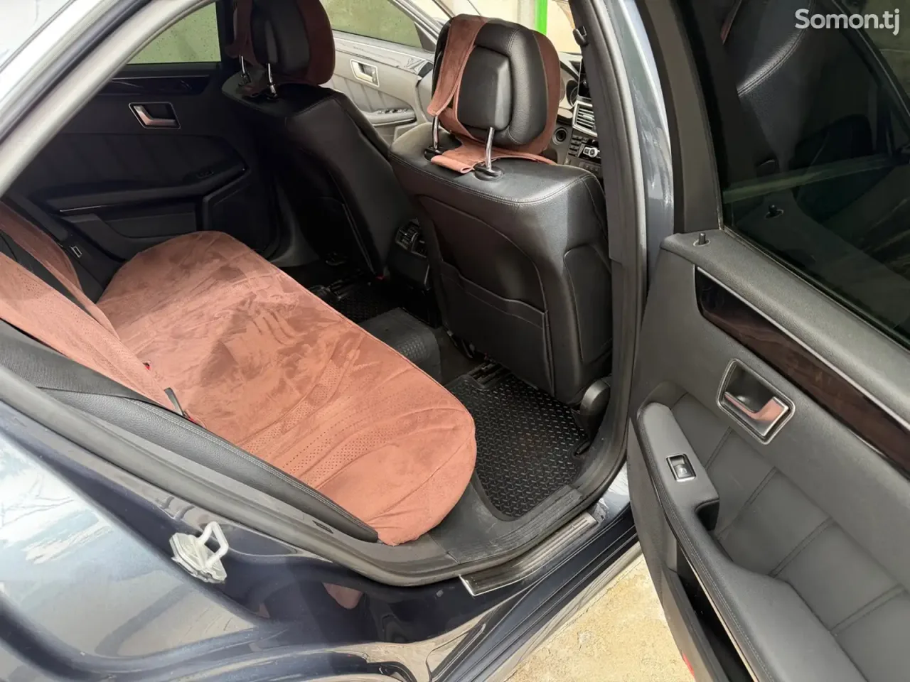 Mercedes-Benz E class 2012 · 3.5 AT