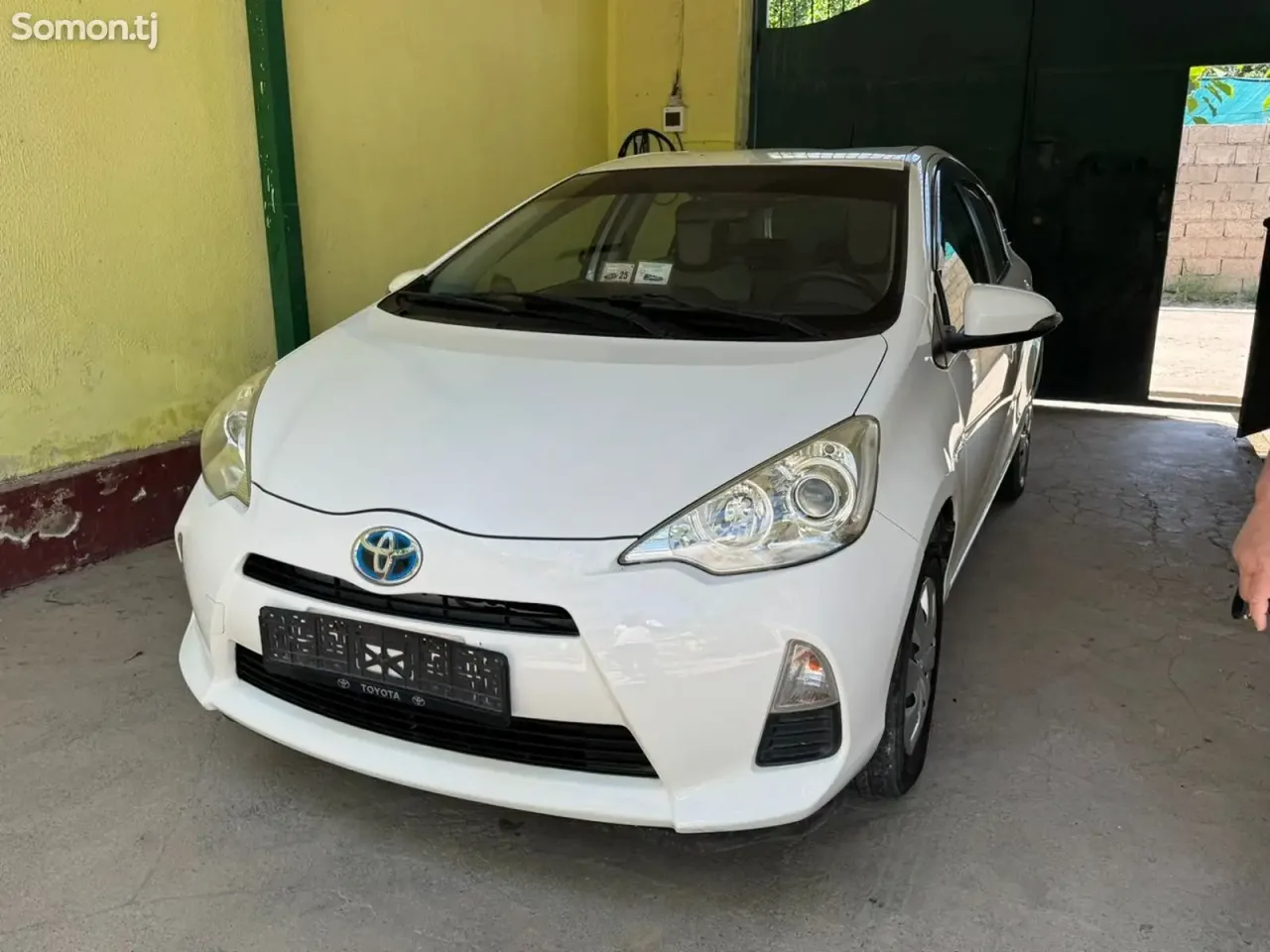 Toyota Aqua 2014 · 1.5 AT