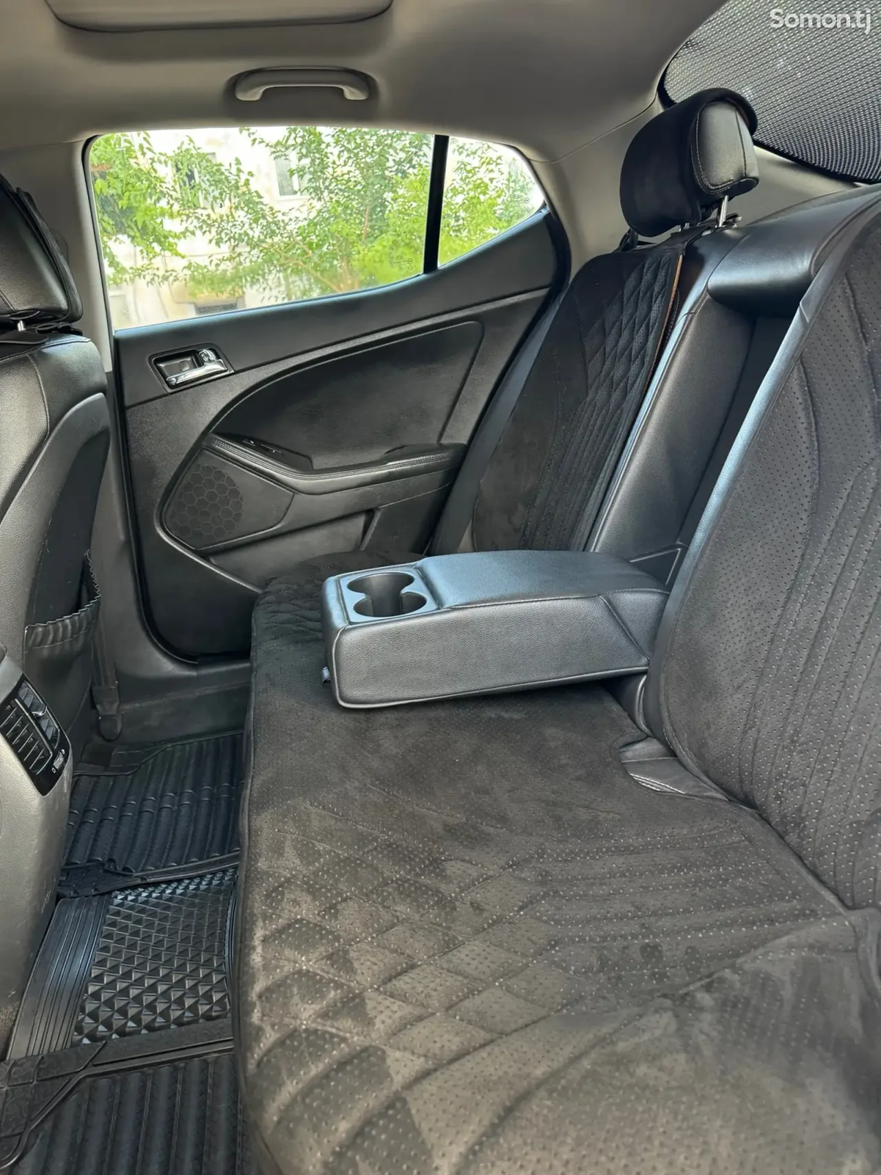 Kia K5 2011 · 2.2 AT