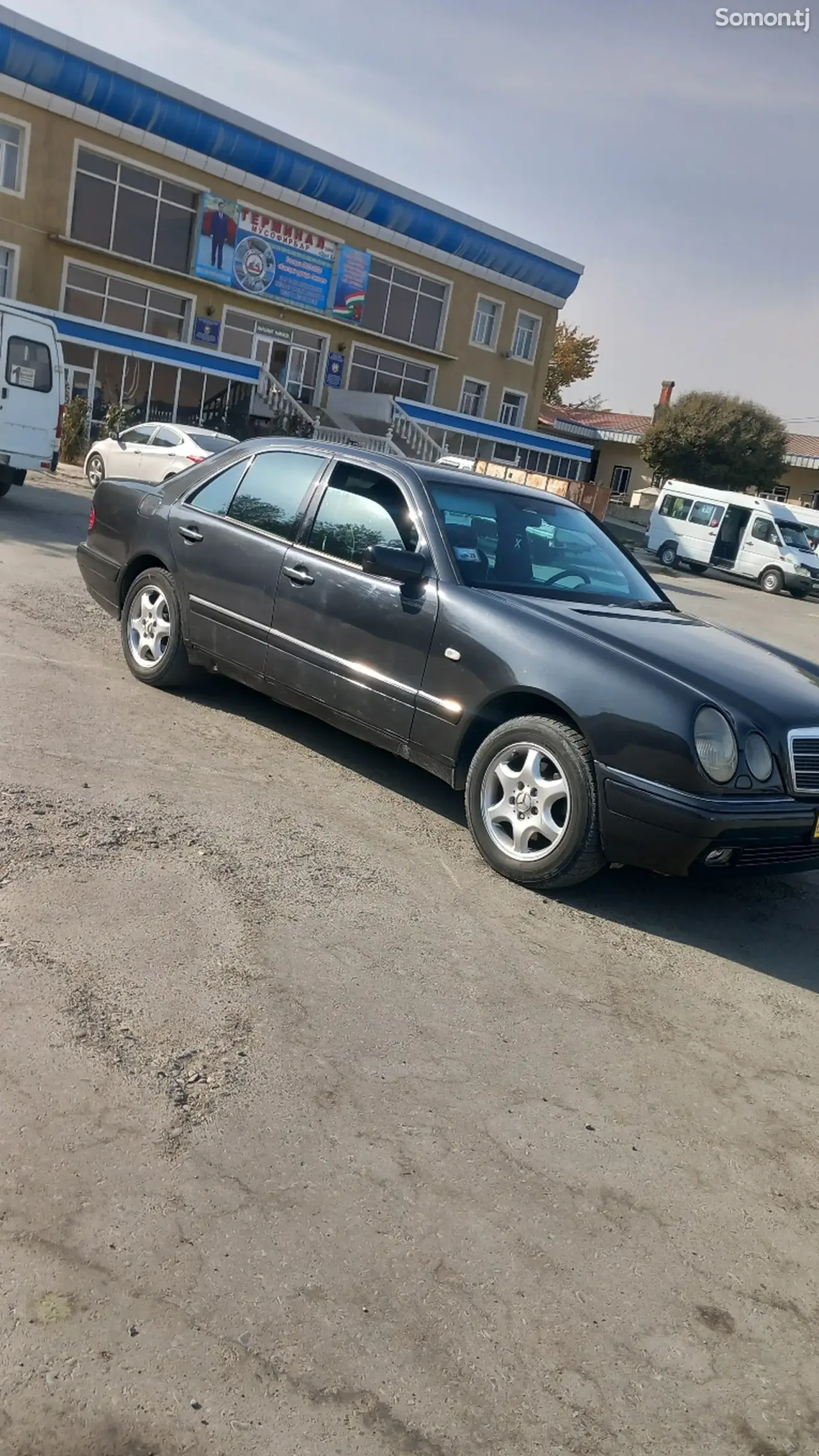 Mercedes-Benz E class 1996 · 2.0 MT