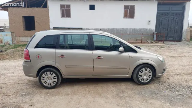 Opel Zafira 2007 · 1.6 MT