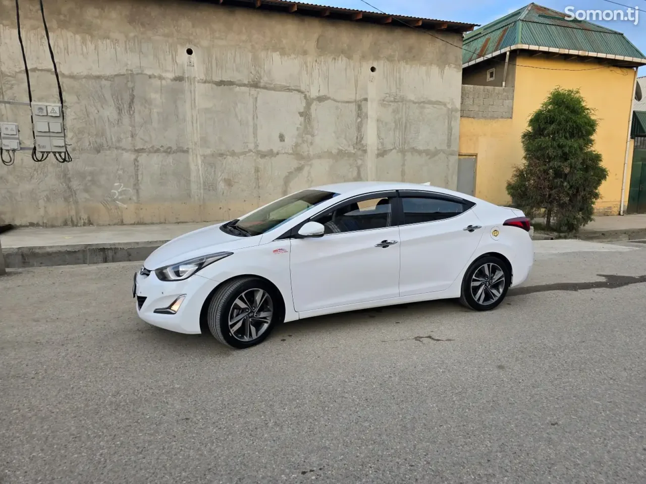 Hyundai Avante 2014 · 1.6 AT