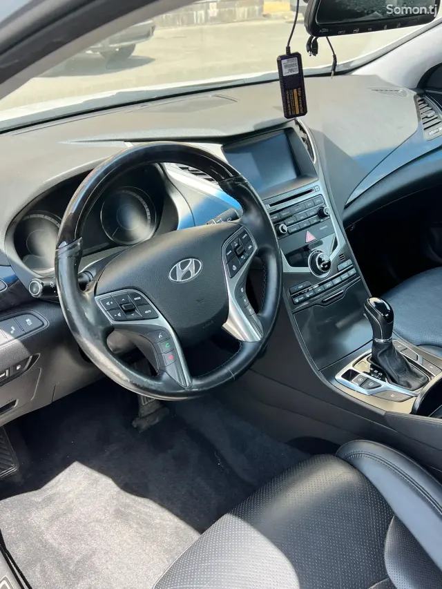 Hyundai Grandeur 2014 · 2.4 AT