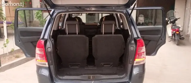 Opel Zafira 2008 · 2.2 MT
