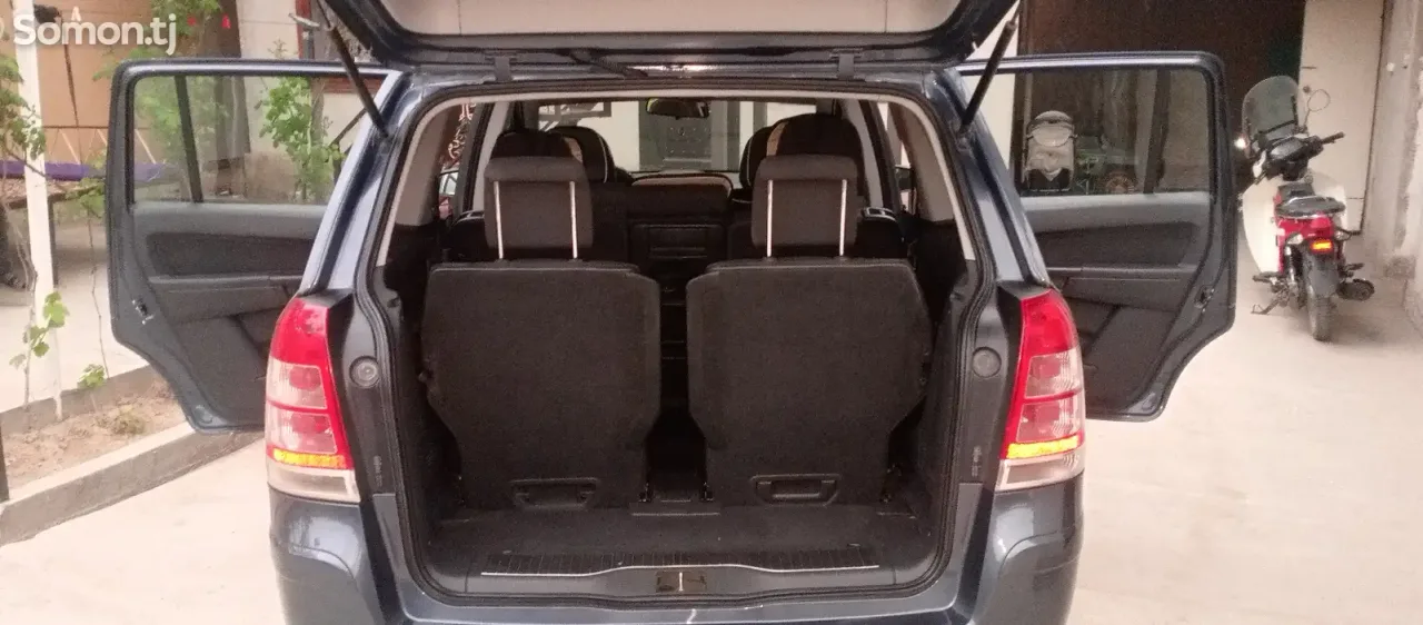 Opel Zafira 2008 · 2.2 MT