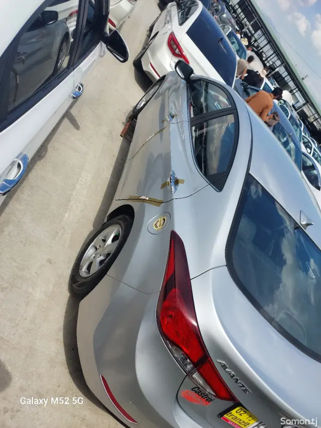 Hyundai Avante 2014 · 1.6 AT