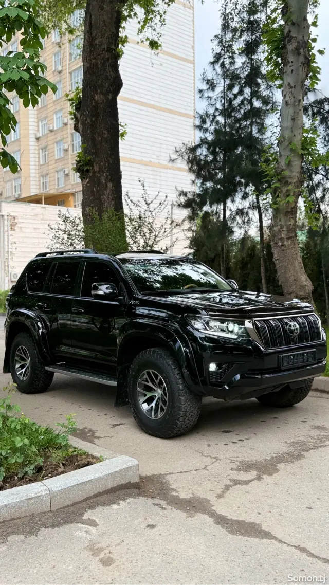 Toyota Land Cruiser Prado 2022 · 2.8 AT