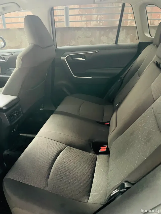 Toyota RAV 4 2020 · 2.5 AT