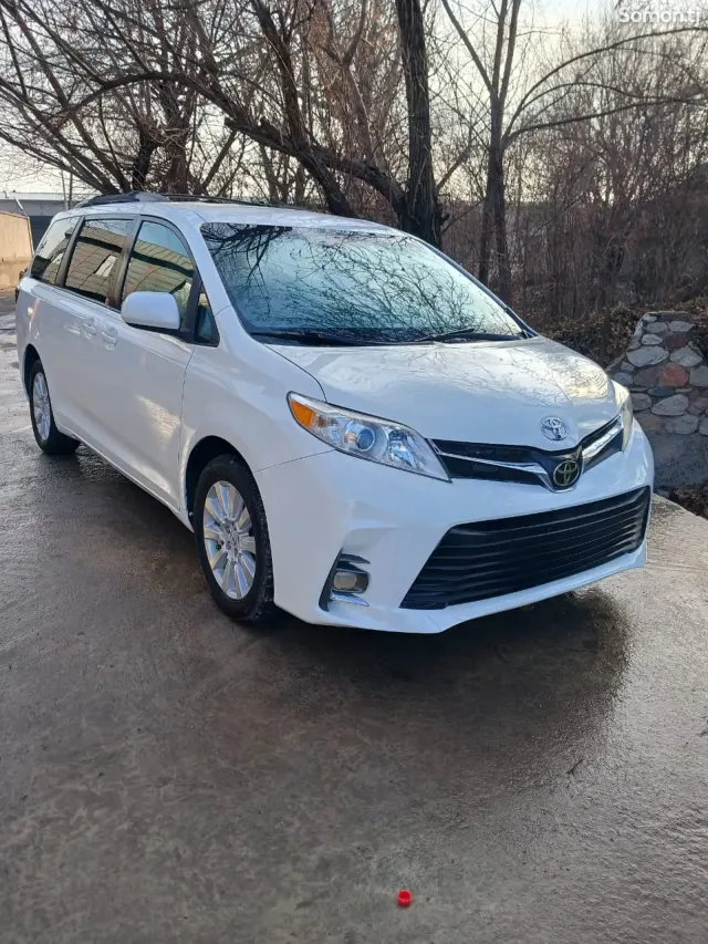 Toyota Sienna 2015 · 3.5 AT