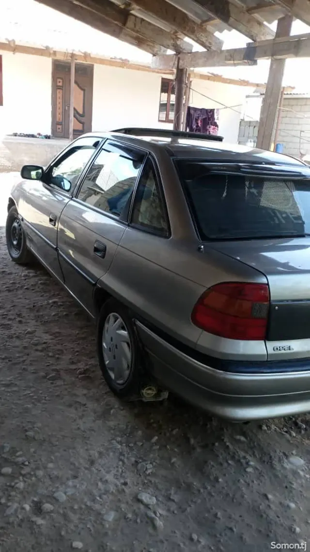 Opel Astra F 1995 · 1.6 MT