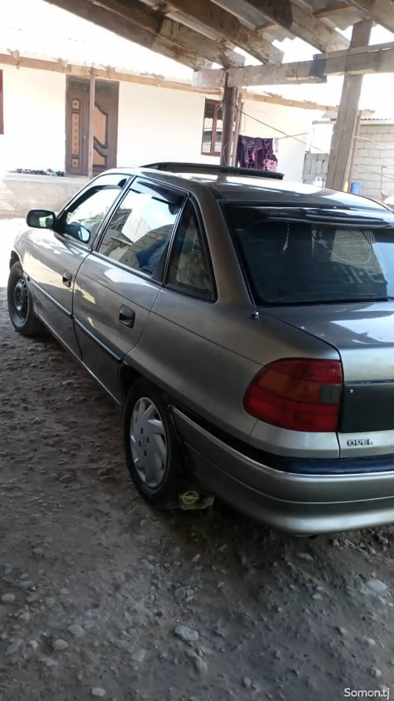 Opel Astra F 1995 · 1.6 MT