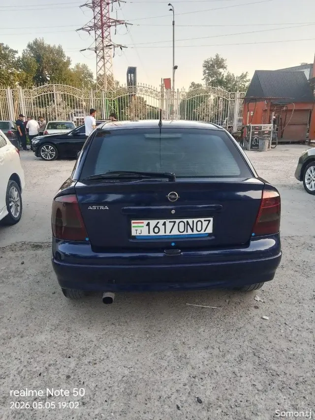 Opel Astra G 1999 · 1.6 MT