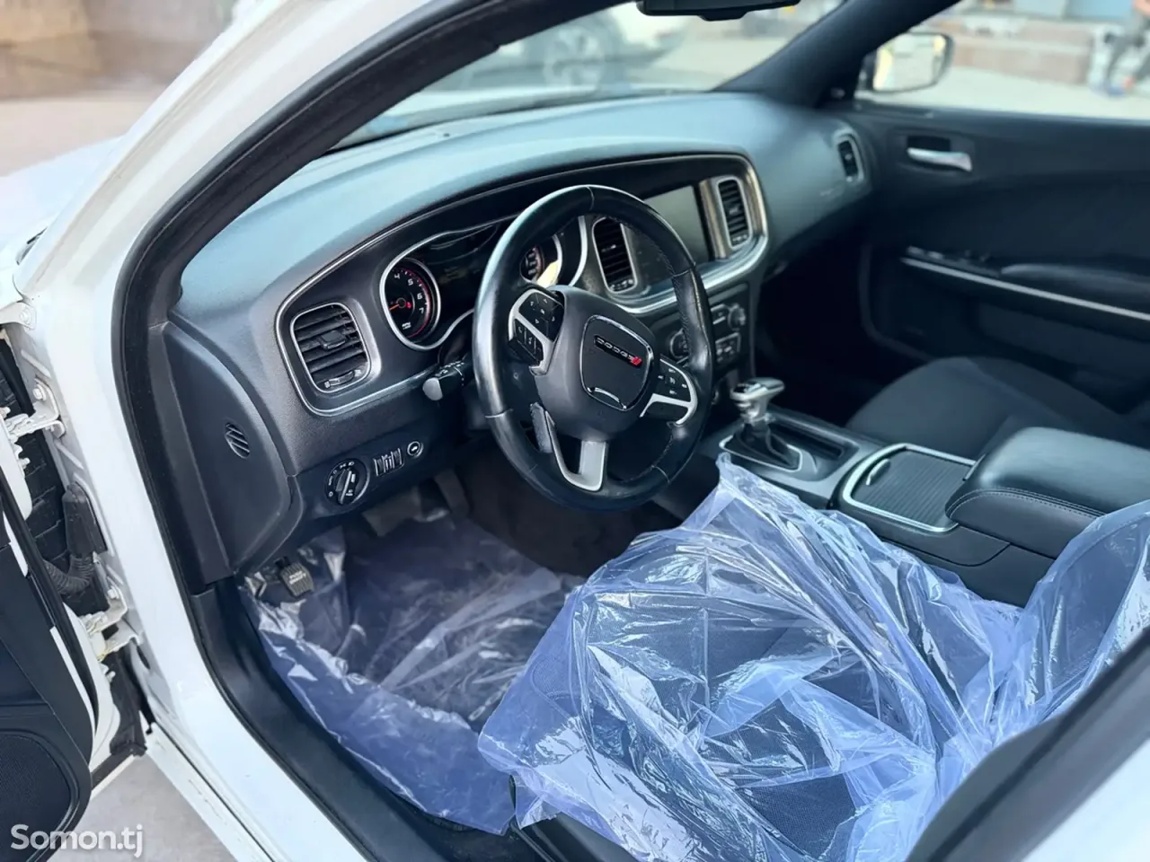 Dodge Charger 2016 · 3.6 AT