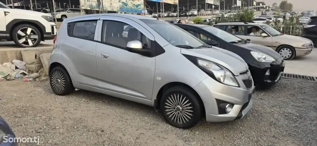 Chevrolet Spark 2014 · 1.0 AT