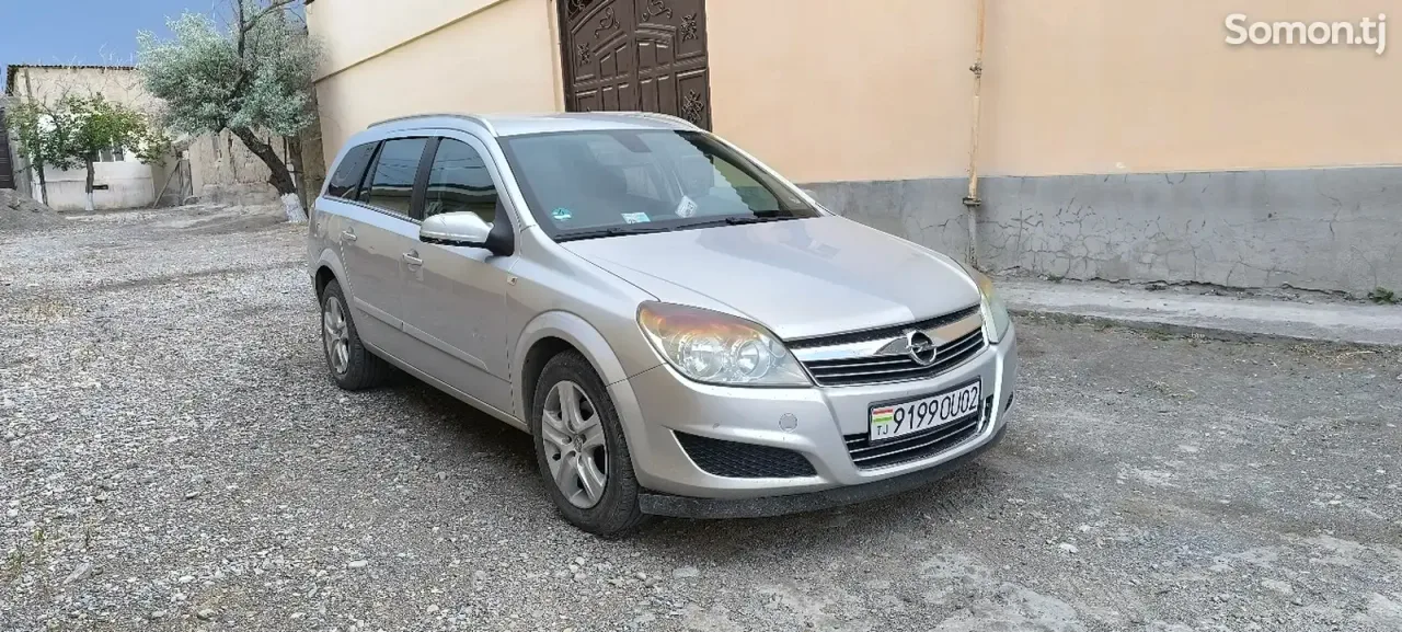 Opel Astra H 2009 · 1.6 MT