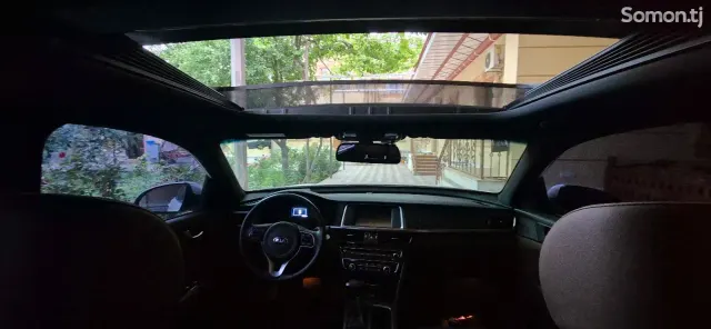 Kia K5 2017 · 2.0 AT