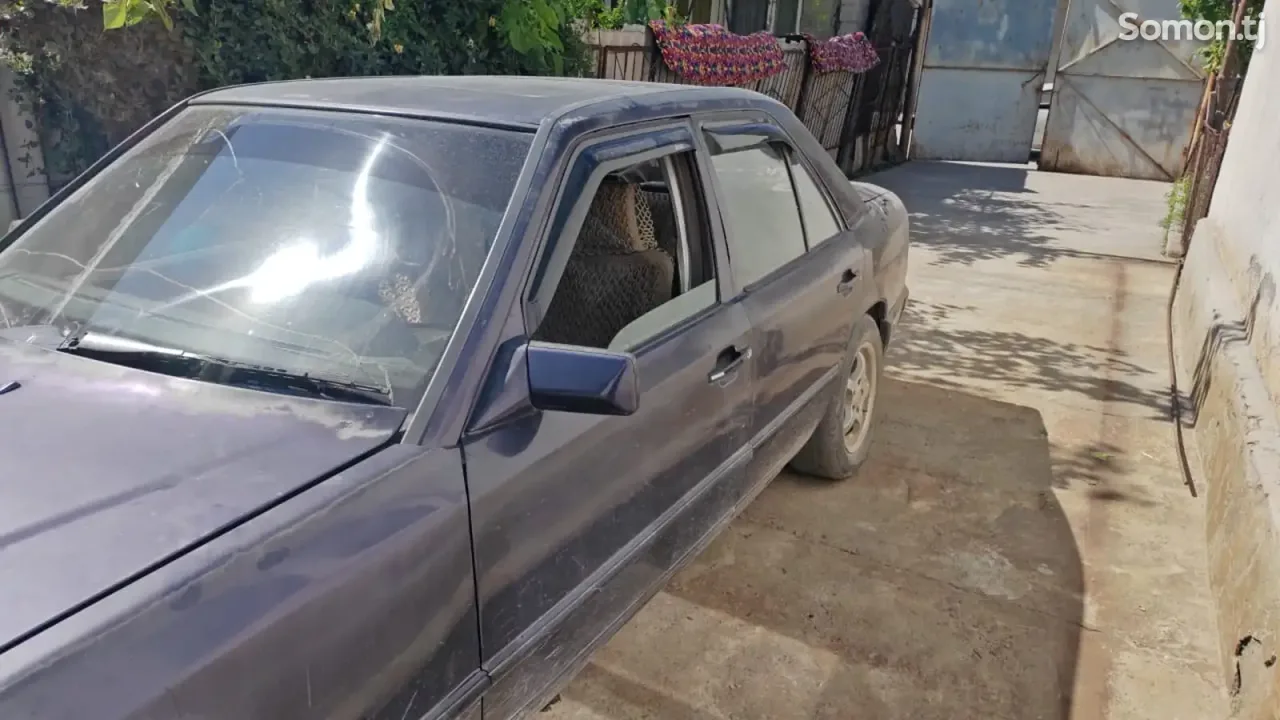 Mercedes-Benz W124 1992 · 2.5 MT