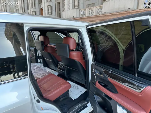 Lexus LX series 2022 · 5.7 AT