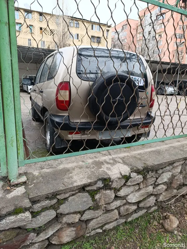 Chevrolet Niva 2005 · 1.8 MT