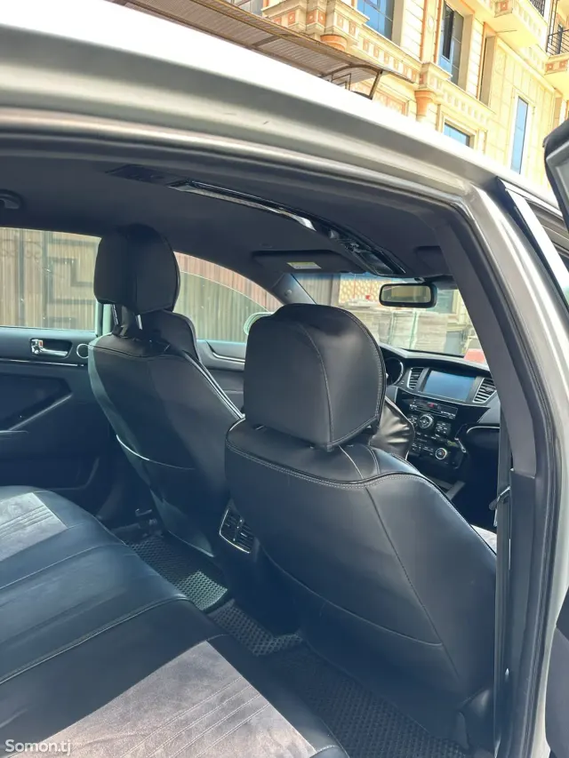 Kia K7 2010 · 3.5 AT