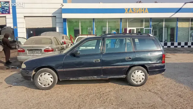 Opel Astra F 1993 · 1.6 MT