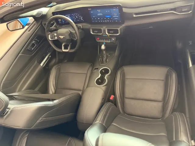 Ford Mustang 2025 · 2.3 AT