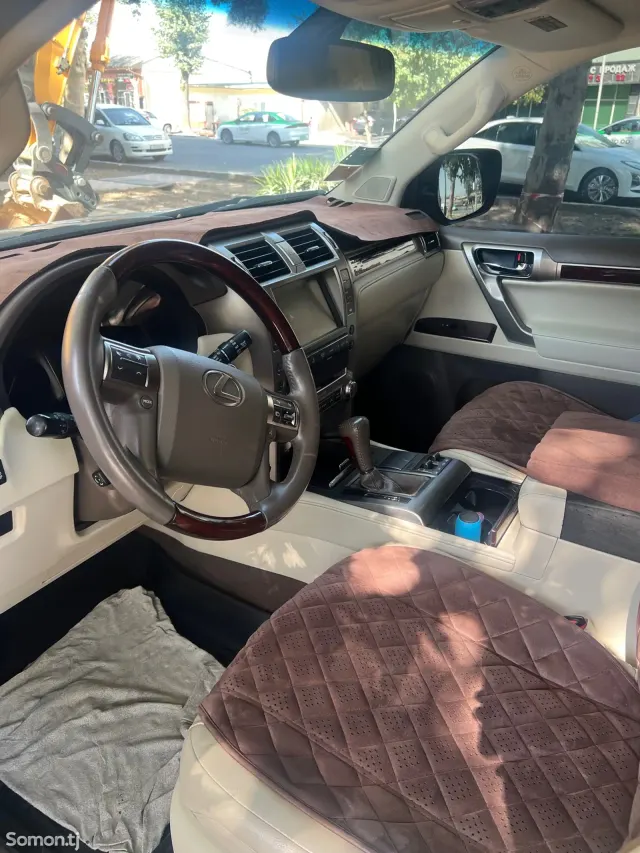 Lexus GX series 2017 · 4.6 AT
