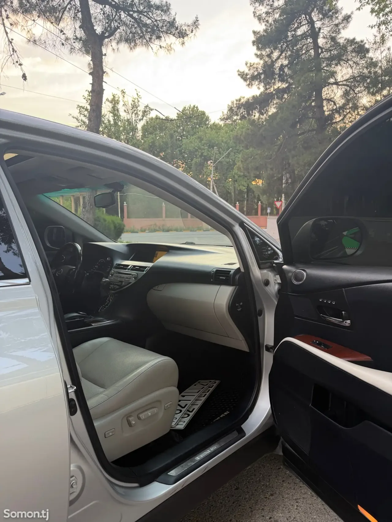 Lexus RX series 2011 · 4.5 AT