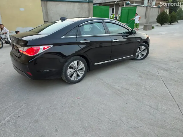 Hyundai Sonata 2015 · 2.4 AT