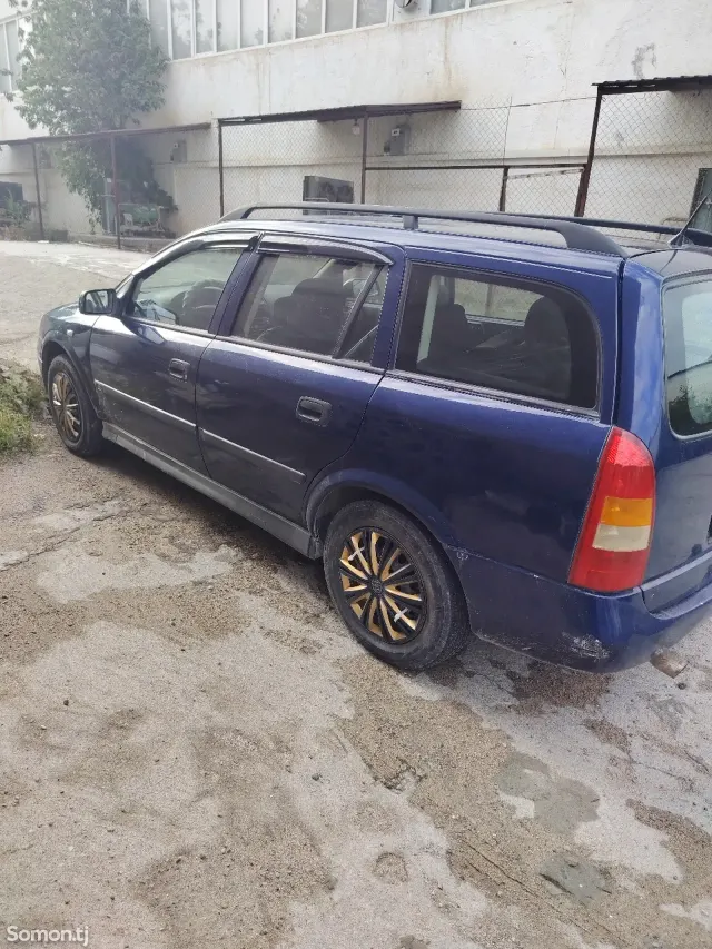 Opel Astra G 1998 · 1.6 MT