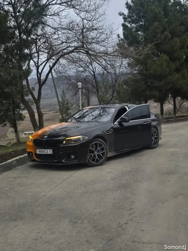 BMW M5 2012 · 2.0 AT