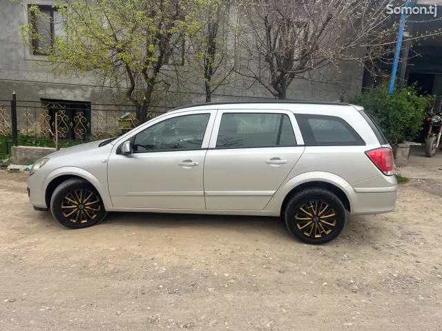 Opel Astra H 2008 · 1.9 MT